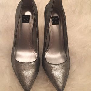 White House black market silver pumps